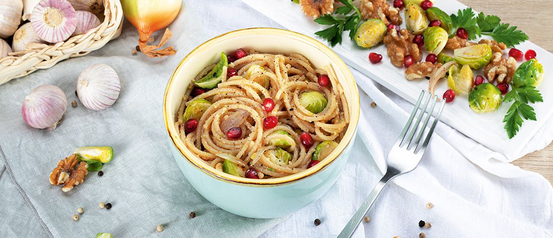 Mais + Teff Spaghetti mit veganem Rosenkohl-Pesto